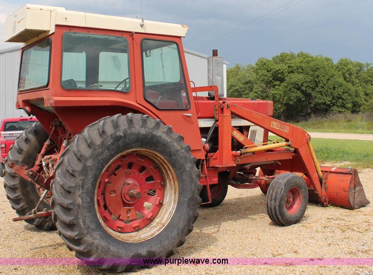 image for item J2130 1973 International 766 tractor