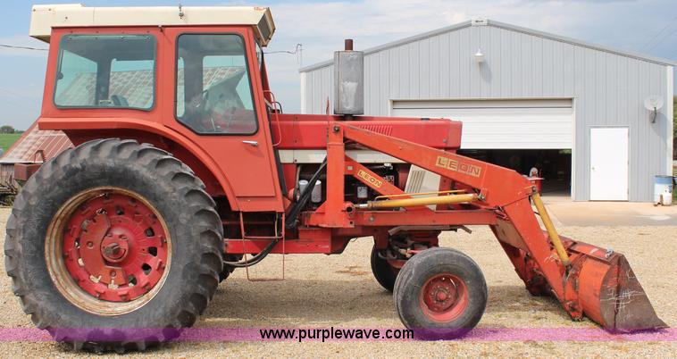 image for item J2130 1973 International 766 tractor