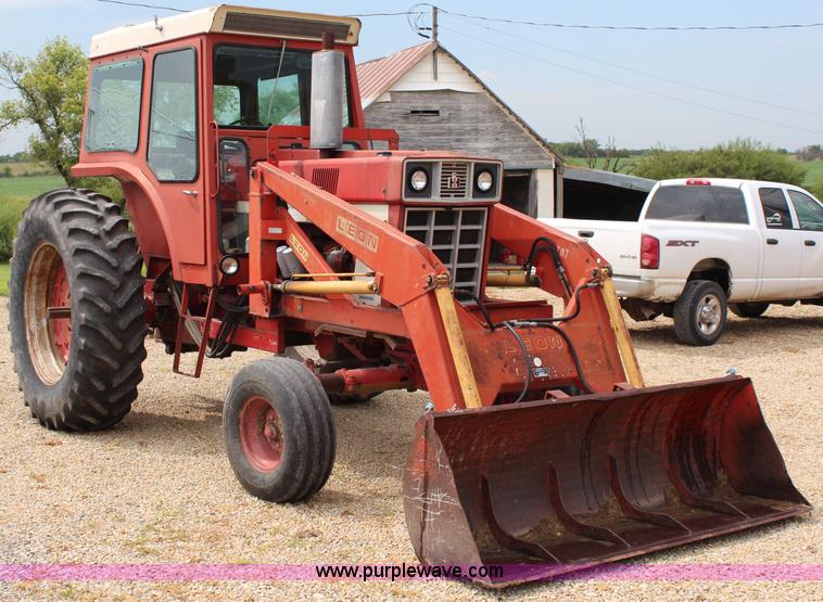 image for item J2130 1973 International 766 tractor