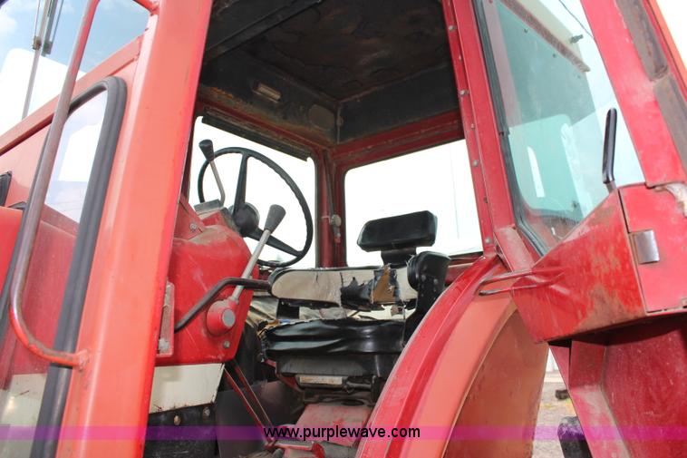 image for item J2130 1973 International 766 tractor