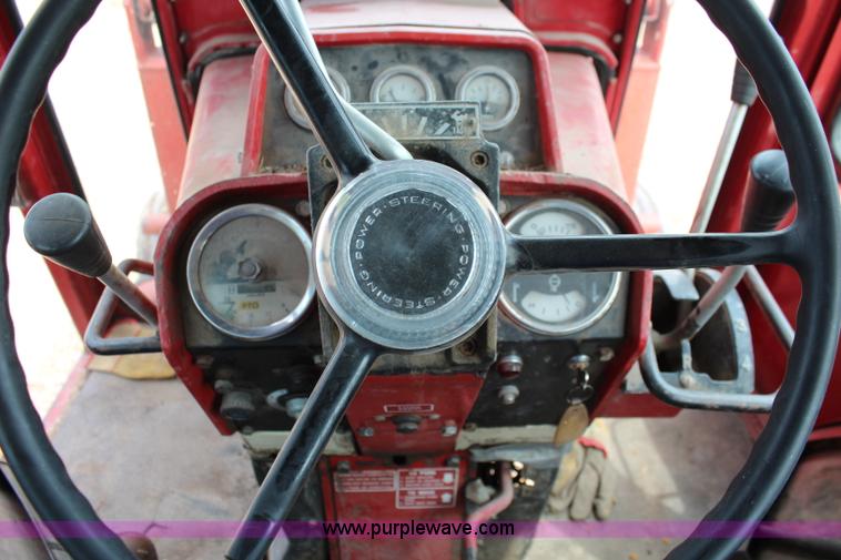 image for item J2130 1973 International 766 tractor