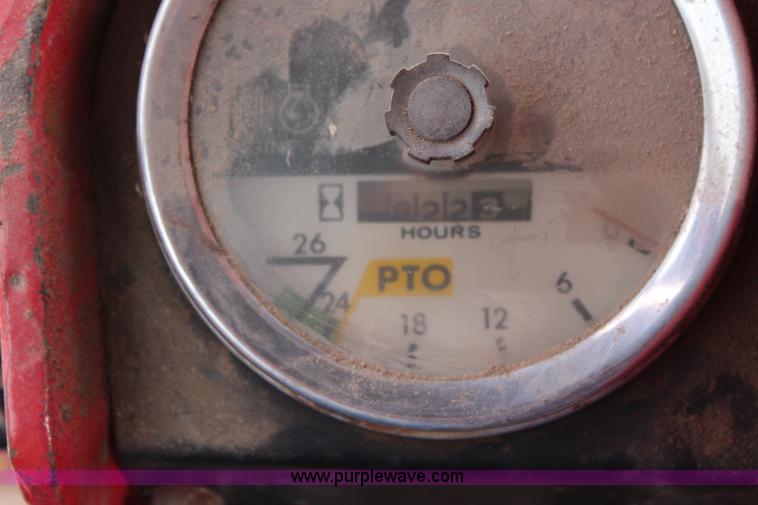 image for item J2130 1973 International 766 tractor