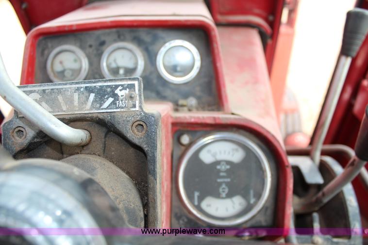 image for item J2130 1973 International 766 tractor