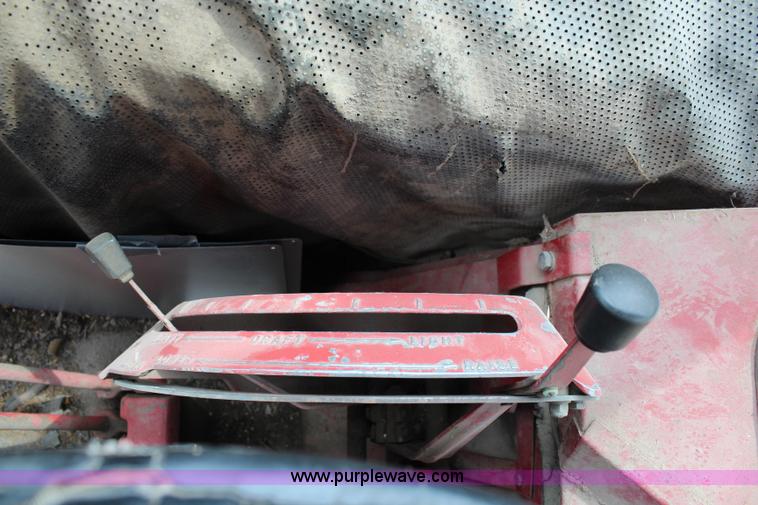 image for item J2130 1973 International 766 tractor