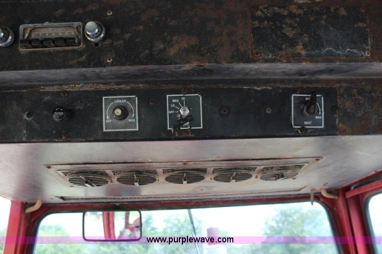 image for item J2130 1973 International 766 tractor