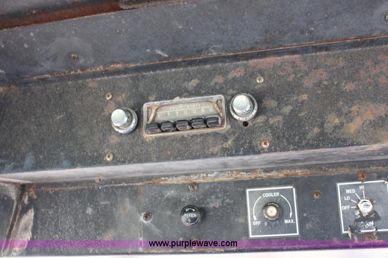 image for item J2130 1973 International 766 tractor