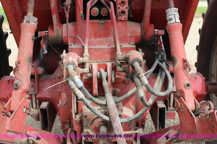 image for item J2130 1973 International 766 tractor