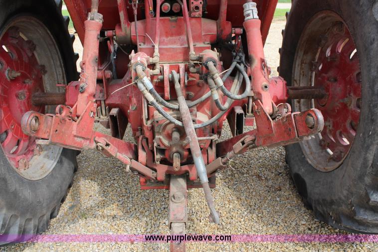 image for item J2130 1973 International 766 tractor