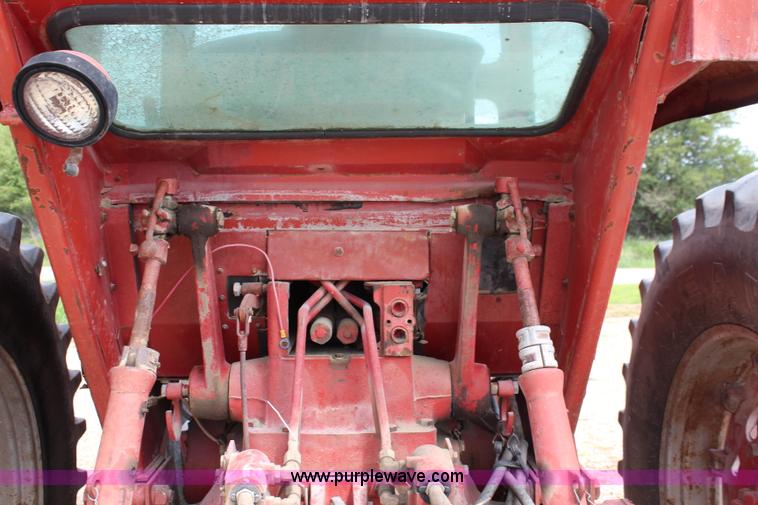 image for item J2130 1973 International 766 tractor