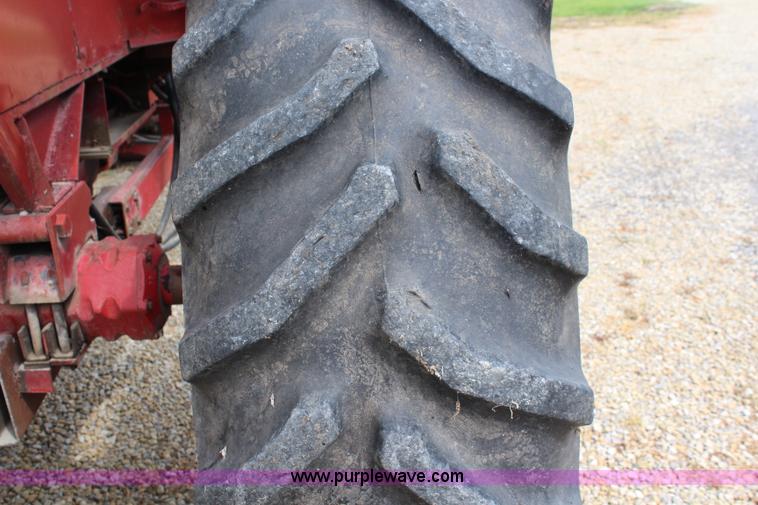 image for item J2130 1973 International 766 tractor