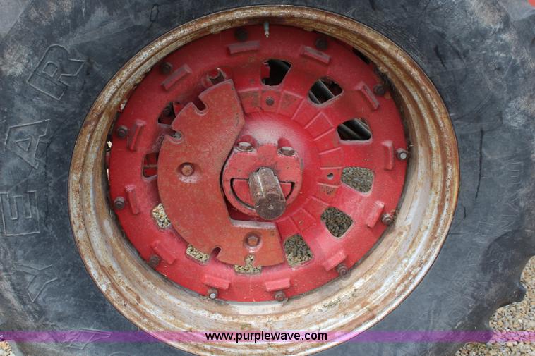 image for item J2130 1973 International 766 tractor