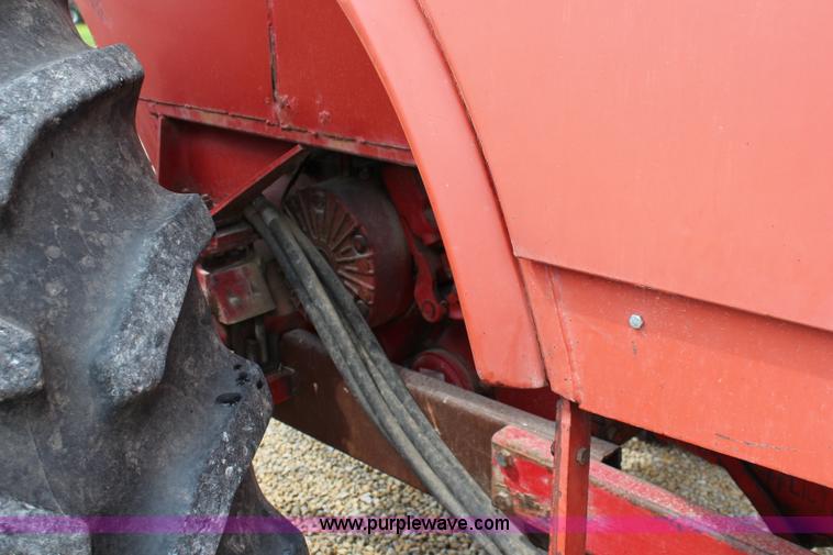 image for item J2130 1973 International 766 tractor