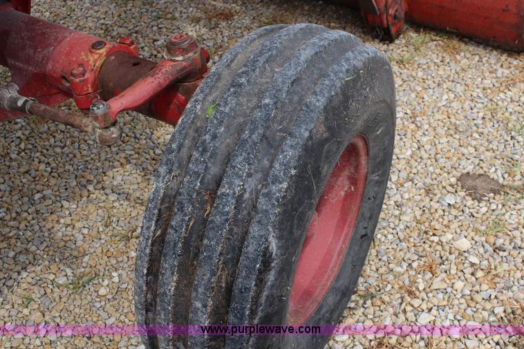 image for item J2130 1973 International 766 tractor