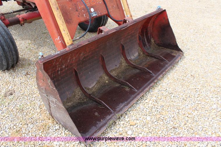 image for item J2130 1973 International 766 tractor