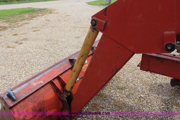 image for item J2130 1973 International 766 tractor