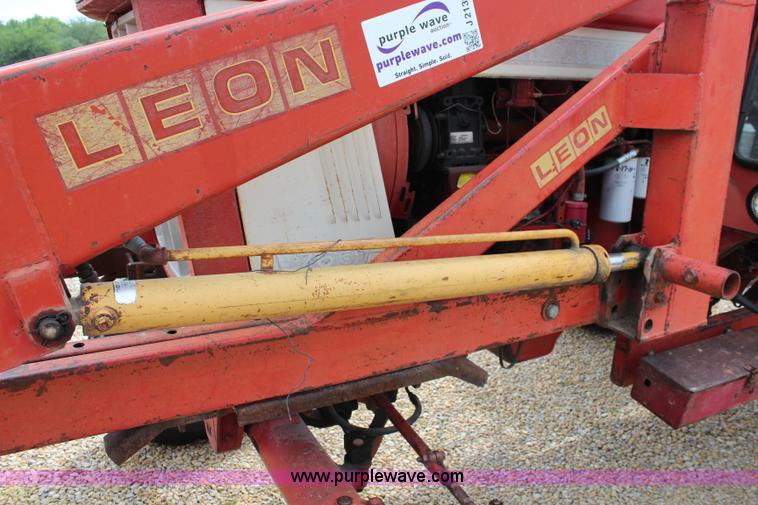 image for item J2130 1973 International 766 tractor