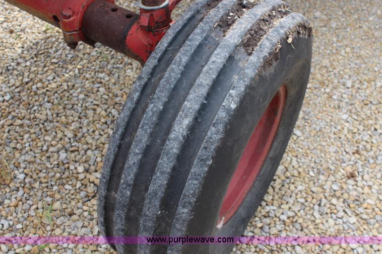 image for item J2130 1973 International 766 tractor