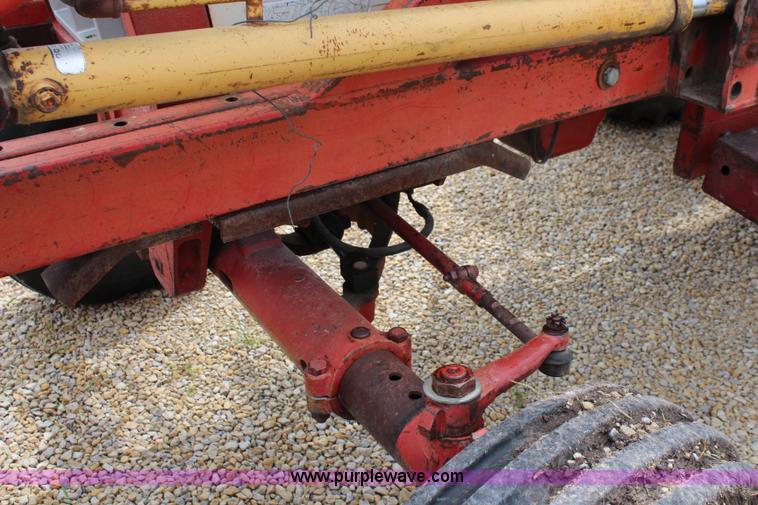 image for item J2130 1973 International 766 tractor