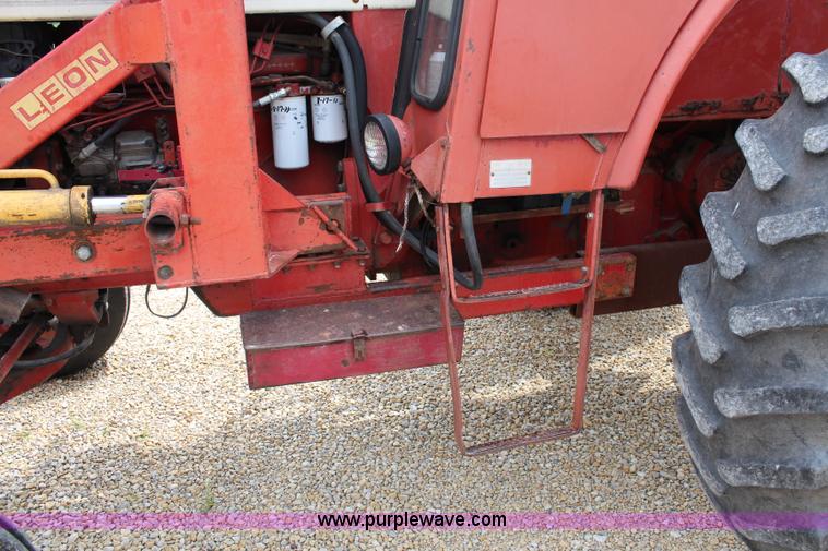 image for item J2130 1973 International 766 tractor