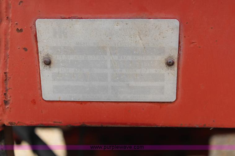 image for item J2130 1973 International 766 tractor