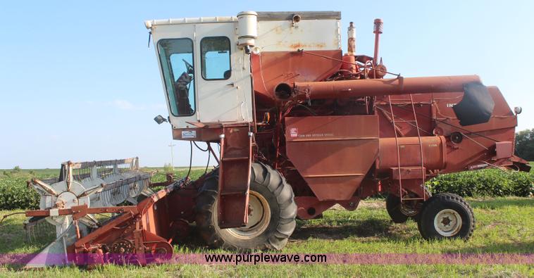 image for item J2134 International 715 combine