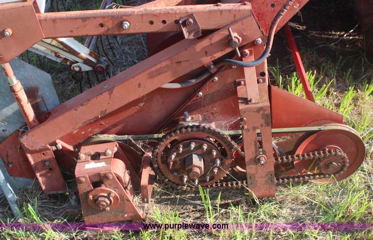 image for item J2134 International 715 combine