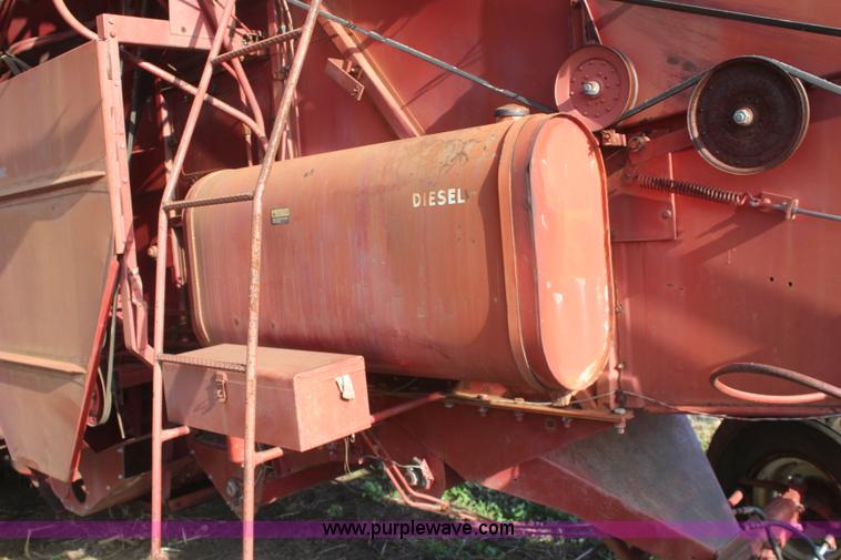 image for item J2134 International 715 combine