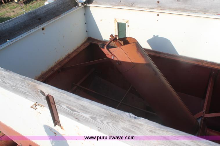 image for item J2134 International 715 combine