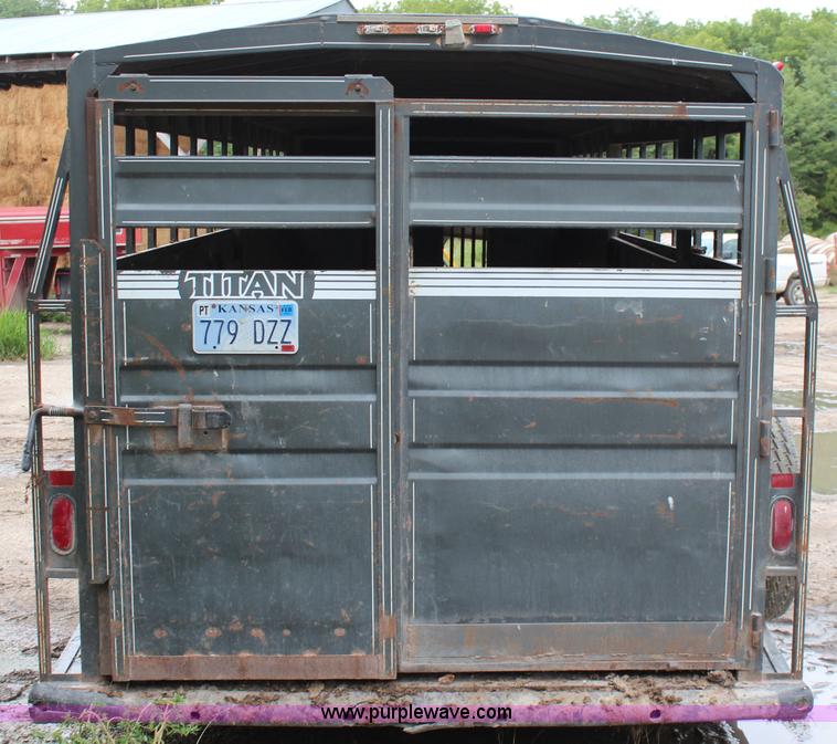 image for item J2158 1993 Titan gooseneck livestock trailer