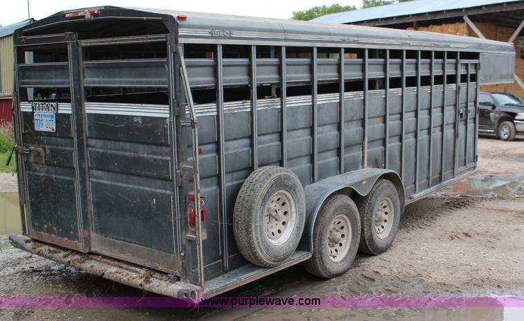 image for item J2158 1993 Titan gooseneck livestock trailer