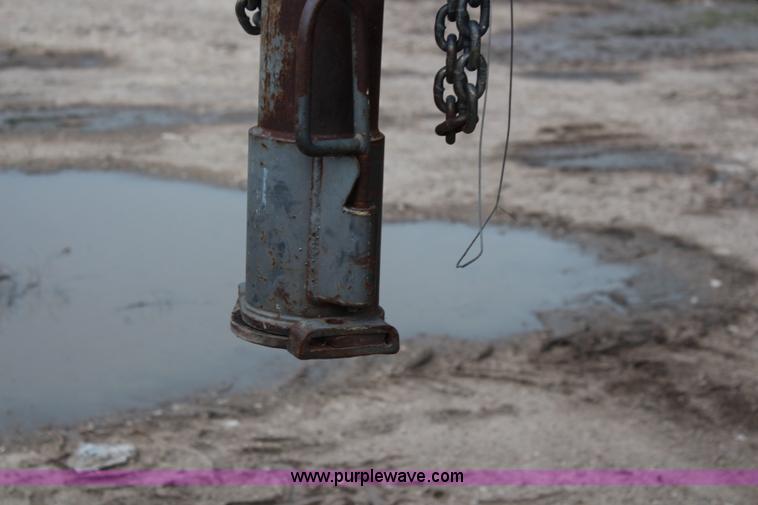 image for item J2158 1993 Titan gooseneck livestock trailer