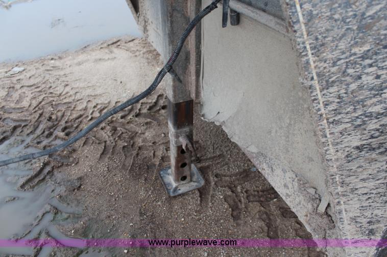 image for item J2158 1993 Titan gooseneck livestock trailer