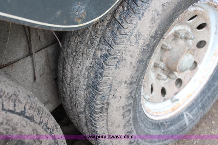 image for item J2158 1993 Titan gooseneck livestock trailer