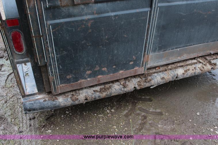 image for item J2158 1993 Titan gooseneck livestock trailer