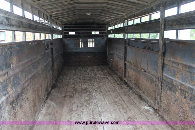 image for item J2158 1993 Titan gooseneck livestock trailer