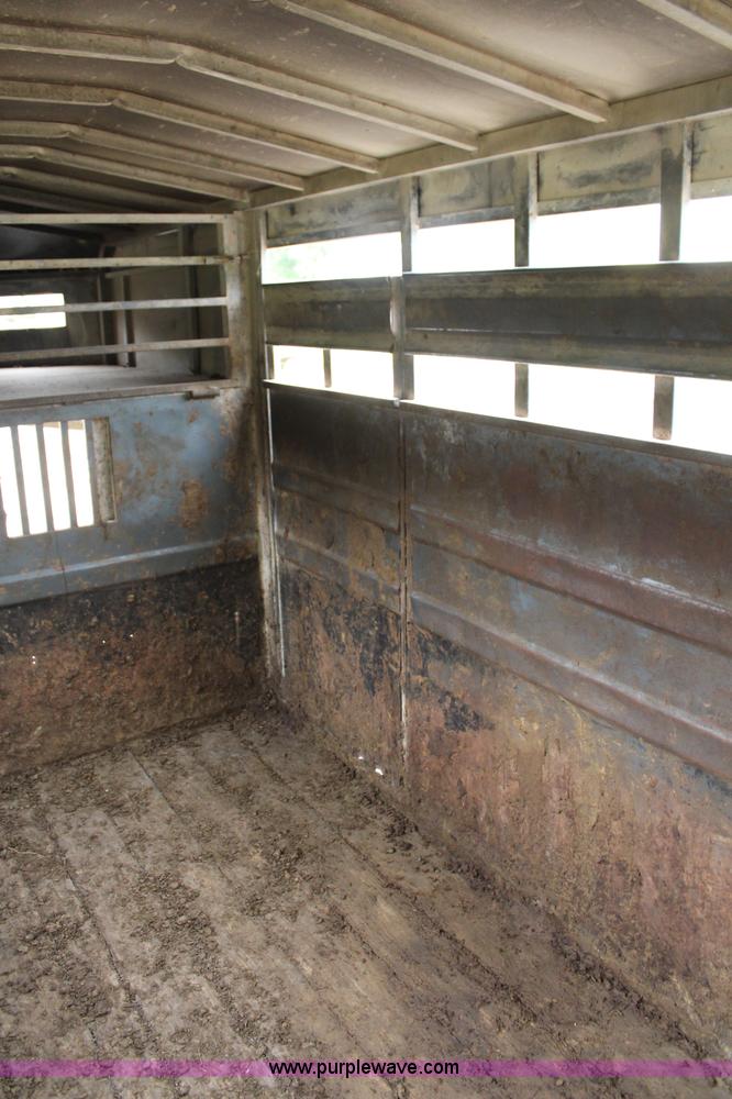 image for item J2158 1993 Titan gooseneck livestock trailer