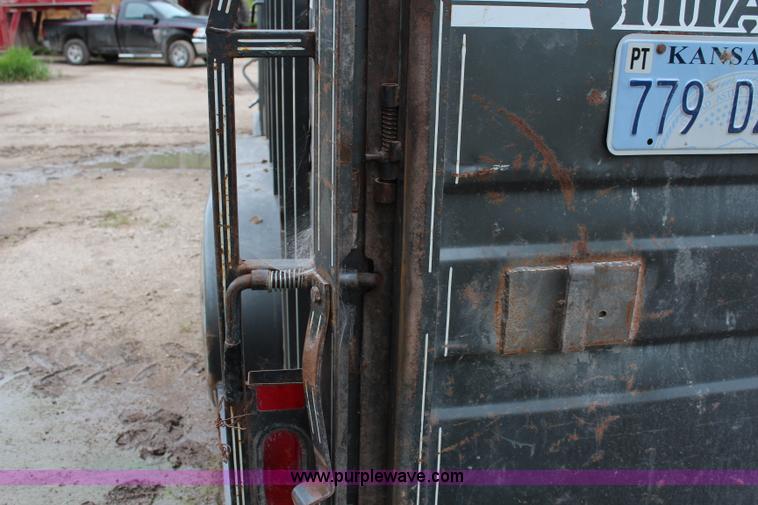 image for item J2158 1993 Titan gooseneck livestock trailer