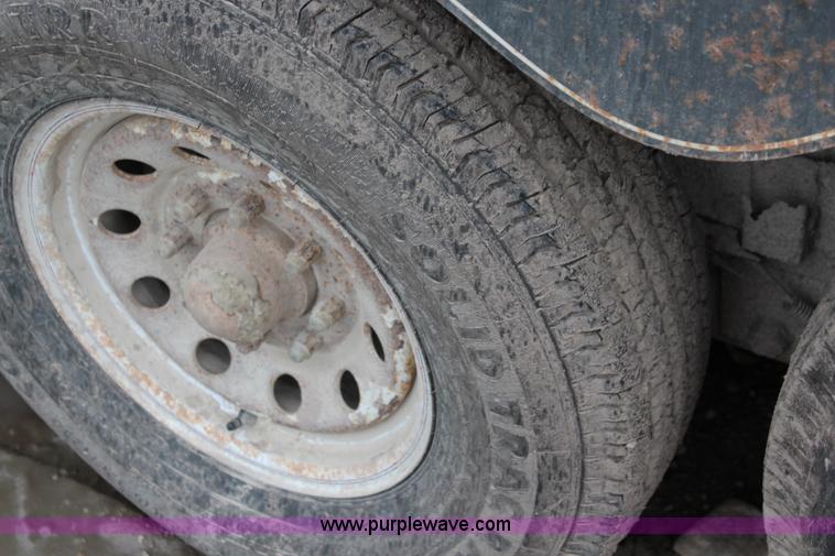 image for item J2158 1993 Titan gooseneck livestock trailer