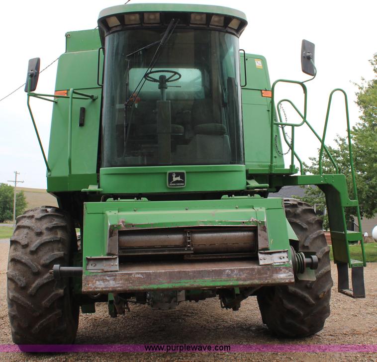 image for item J2187 1990 John Deere 9400 combine