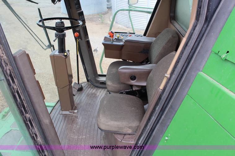 image for item J2187 1990 John Deere 9400 combine