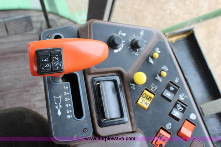 image for item J2187 1990 John Deere 9400 combine