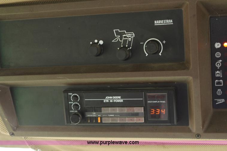 image for item J2187 1990 John Deere 9400 combine