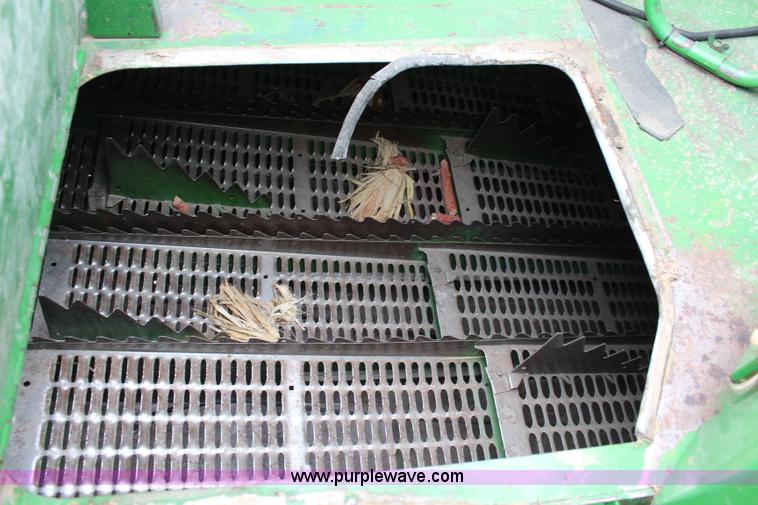 image for item J2187 1990 John Deere 9400 combine