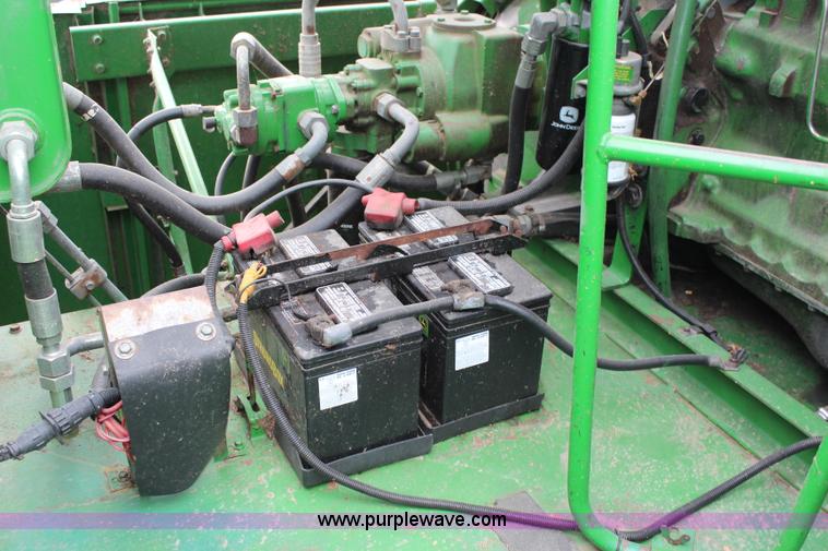 image for item J2187 1990 John Deere 9400 combine