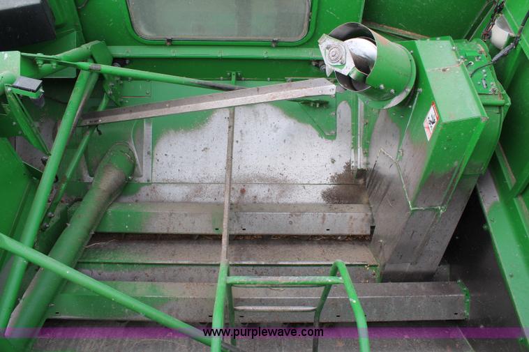 image for item J2187 1990 John Deere 9400 combine
