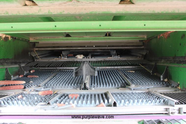 image for item J2187 1990 John Deere 9400 combine