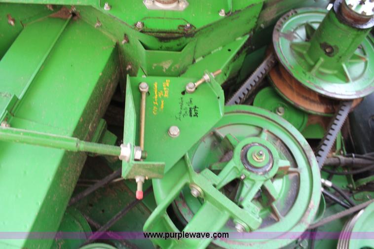 image for item J2187 1990 John Deere 9400 combine