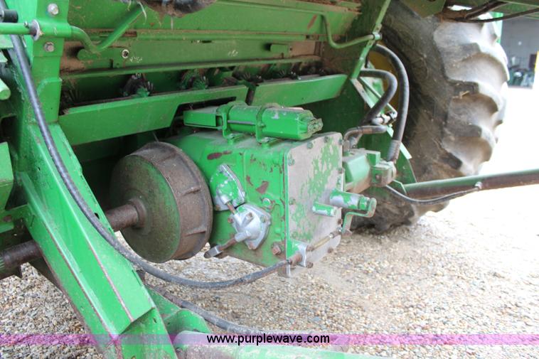 image for item J2187 1990 John Deere 9400 combine