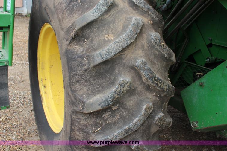image for item J2187 1990 John Deere 9400 combine