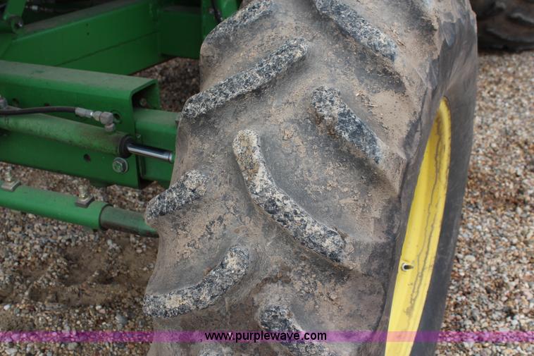 image for item J2187 1990 John Deere 9400 combine